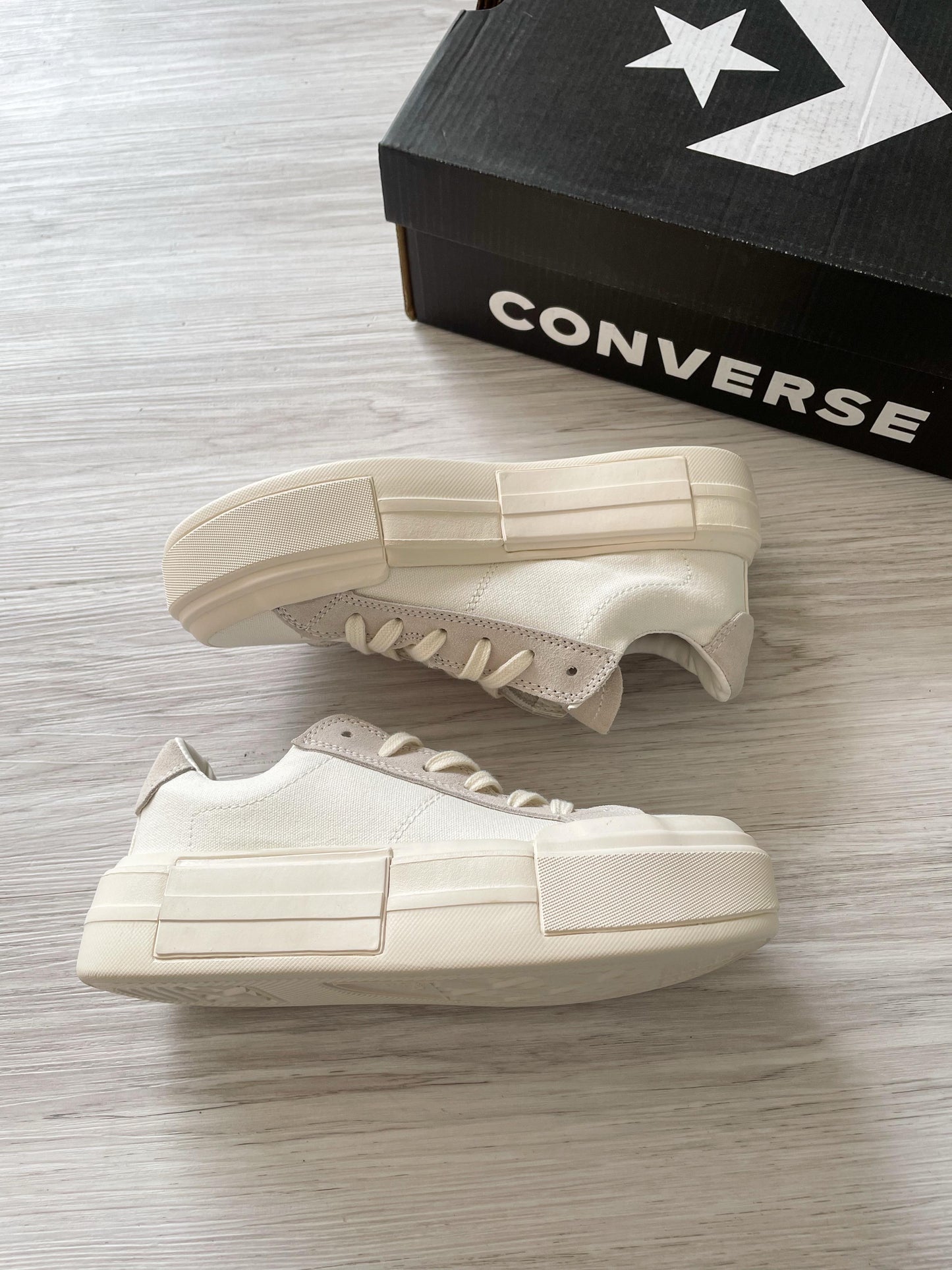 Chuck Taylor White All Star Cruise