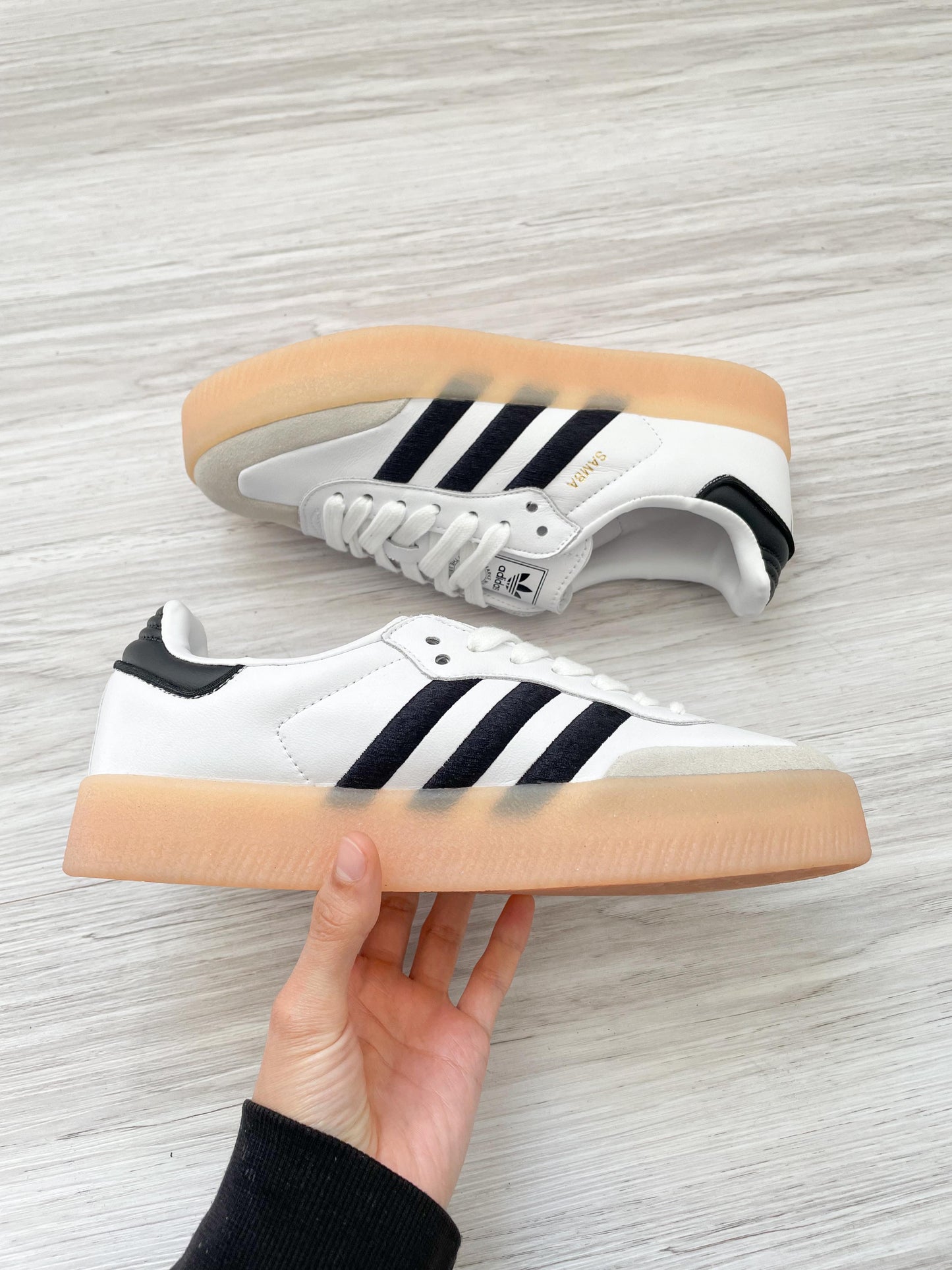 Sambae White Black Gum