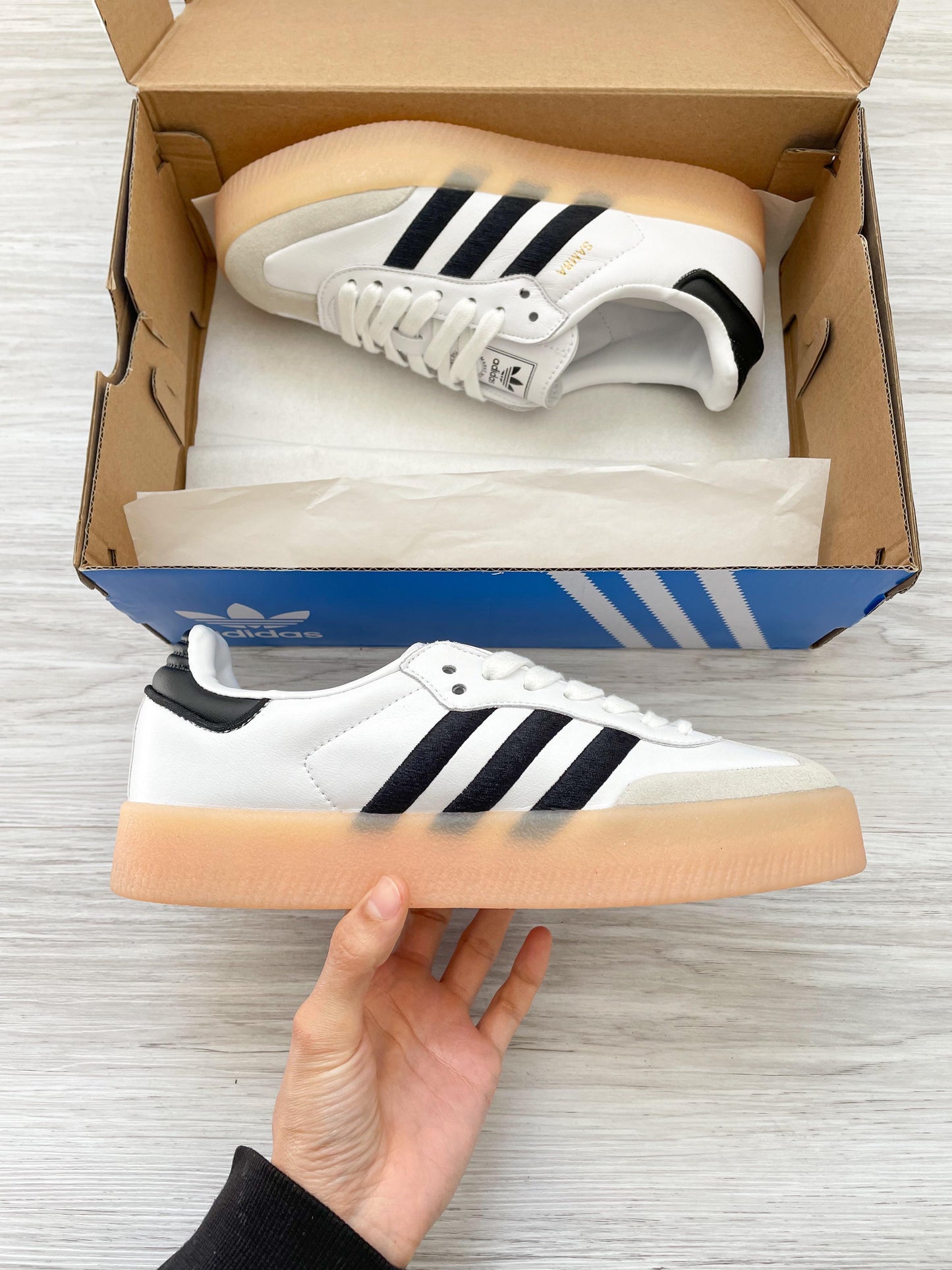 Sambae White Black Gum