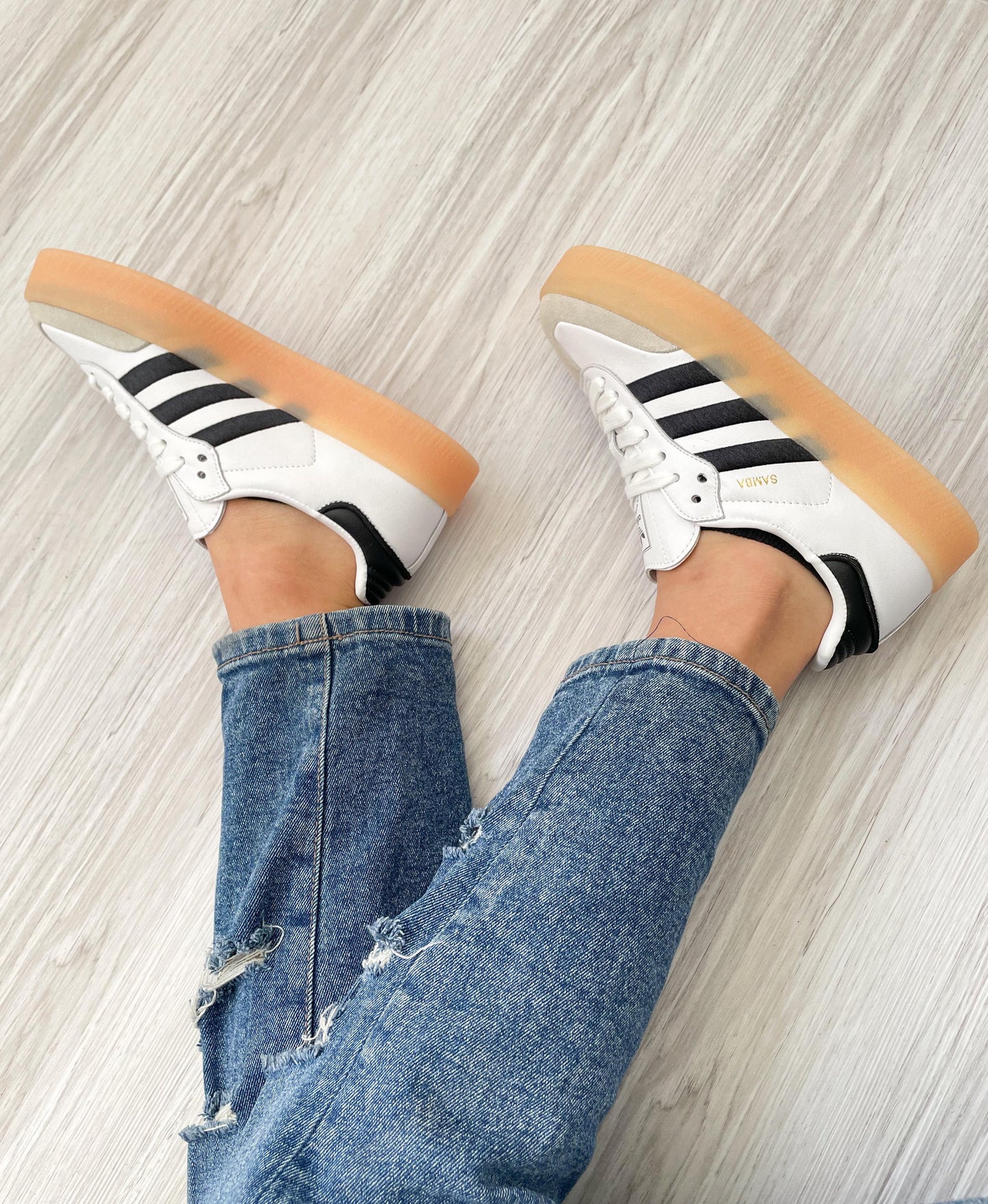 Sambae White Black Gum