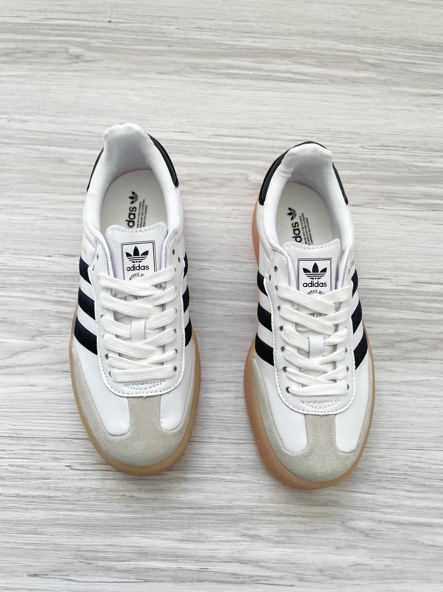 Sambae White Black Gum