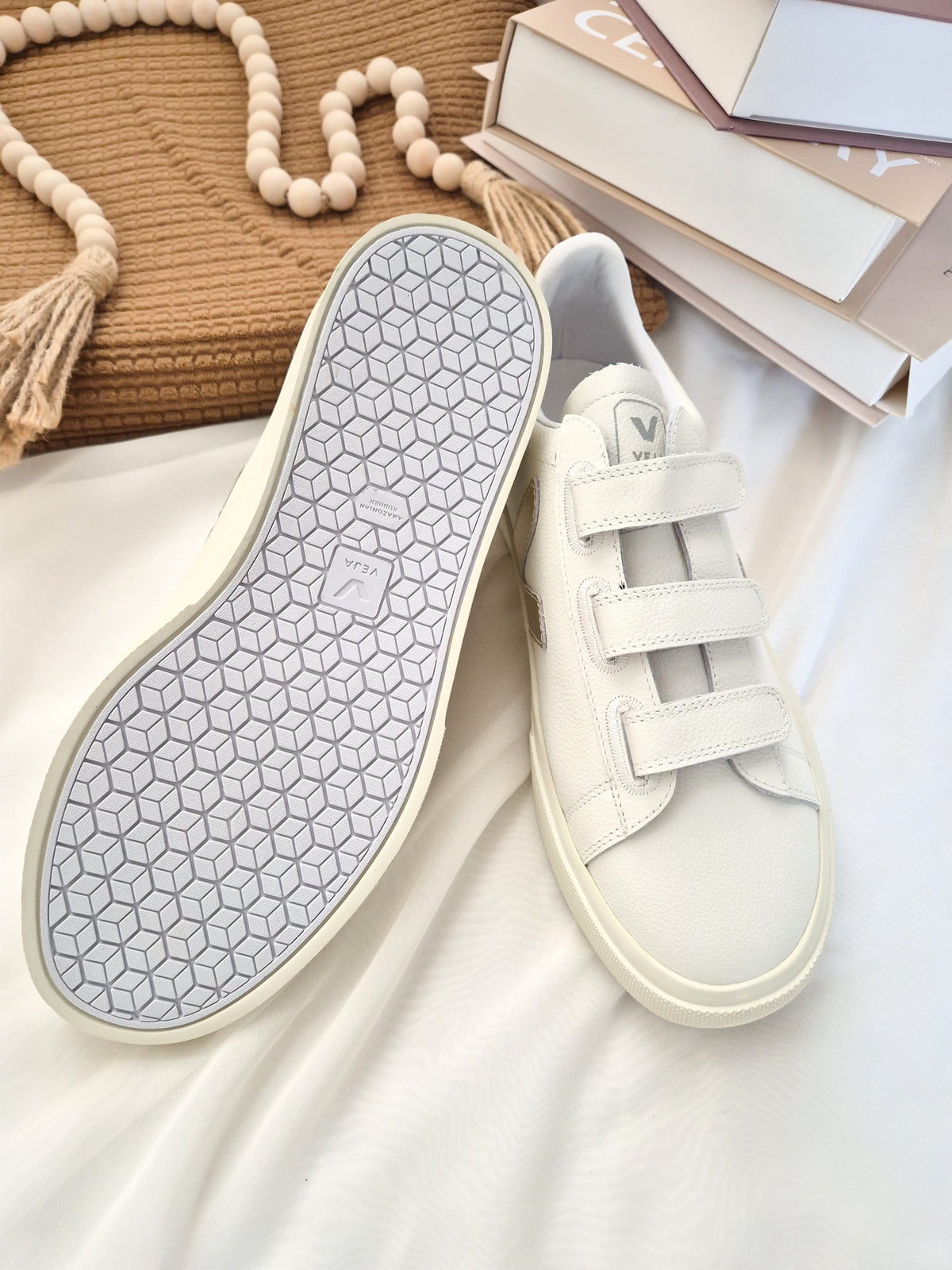 Veja Lether White/Gold
