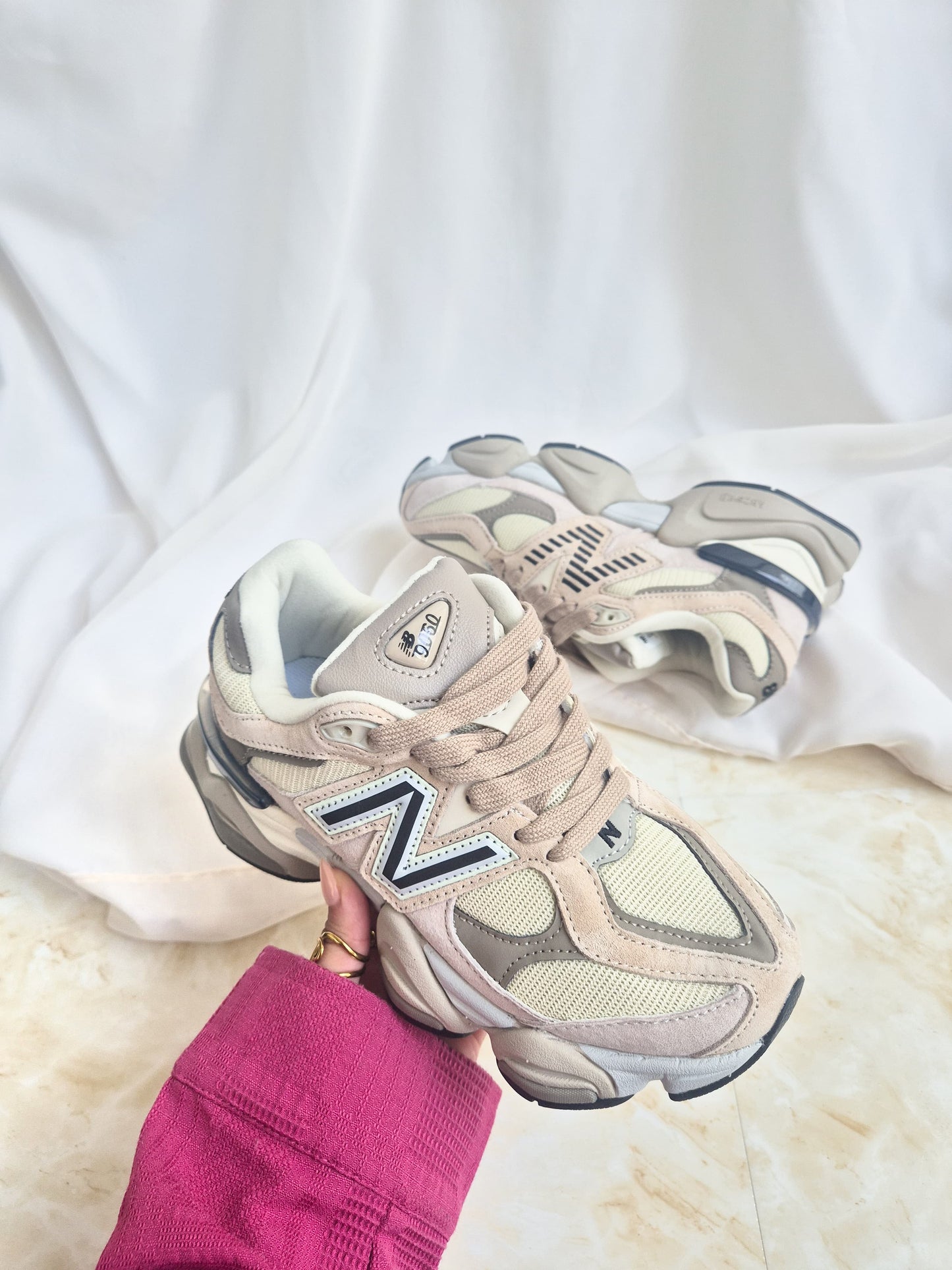 9060 Beige and Blue
