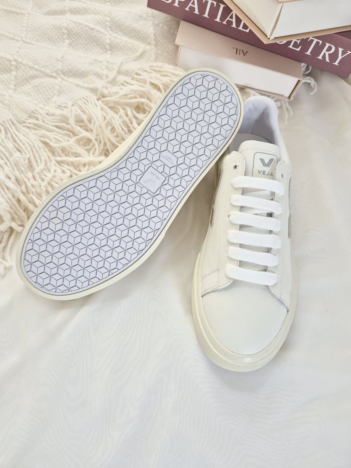 Veja Campo White matcha
