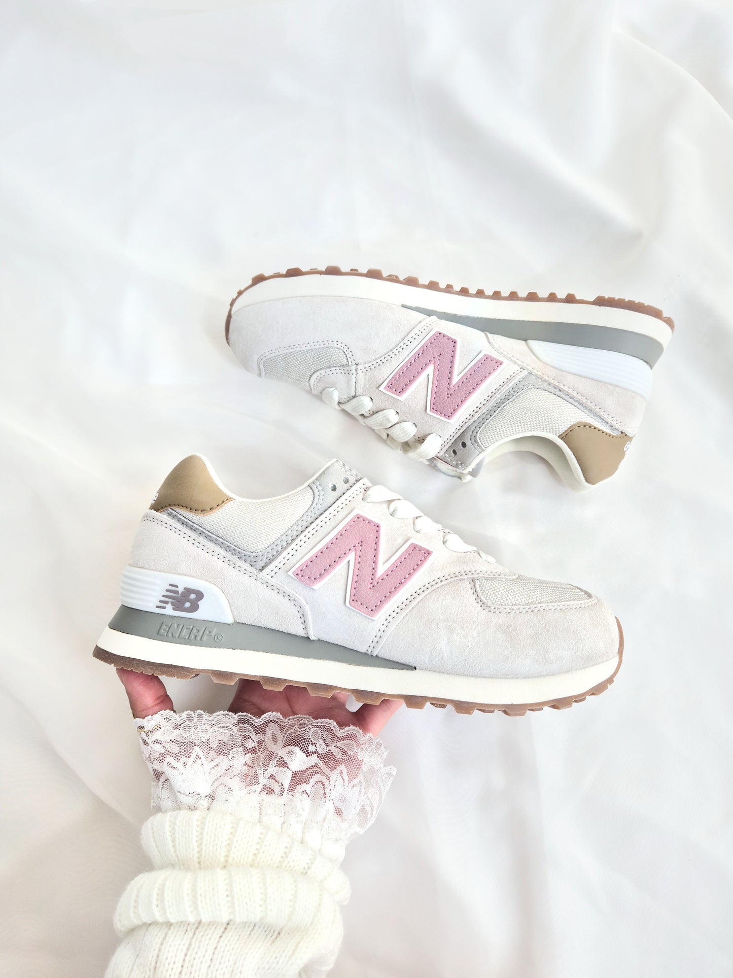 New balance 574 white and pink