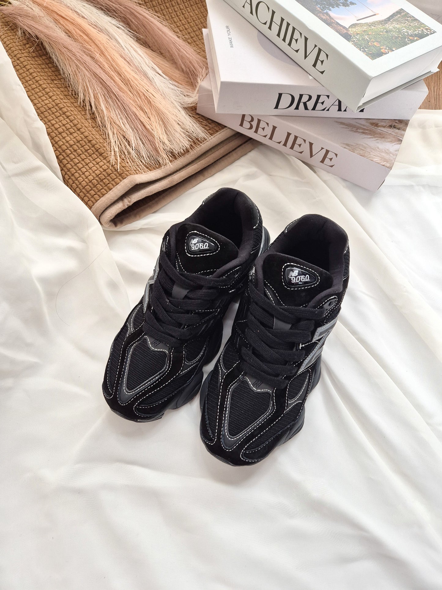 NB 9060 Black/w Aura