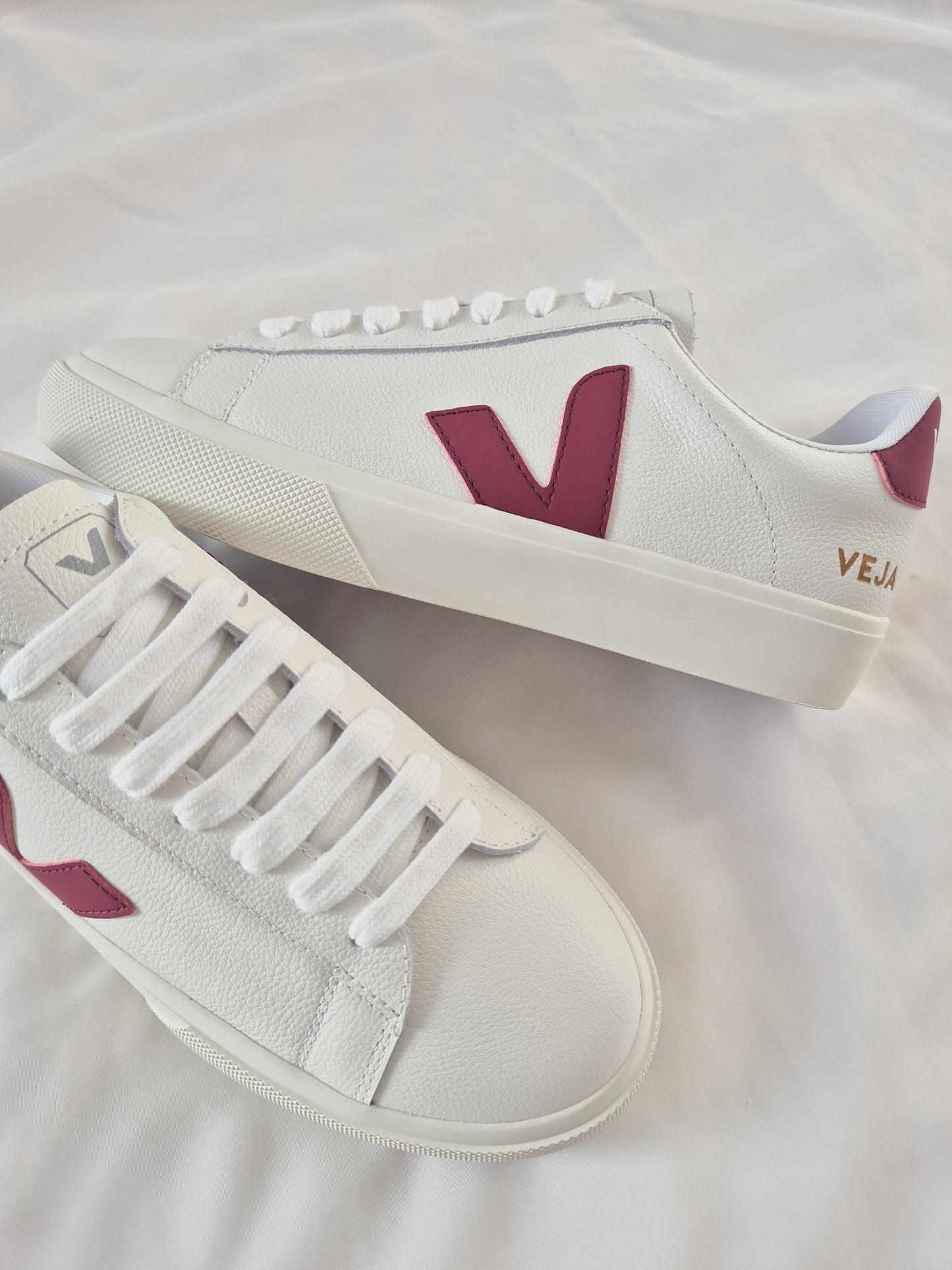 Veja Mid Red