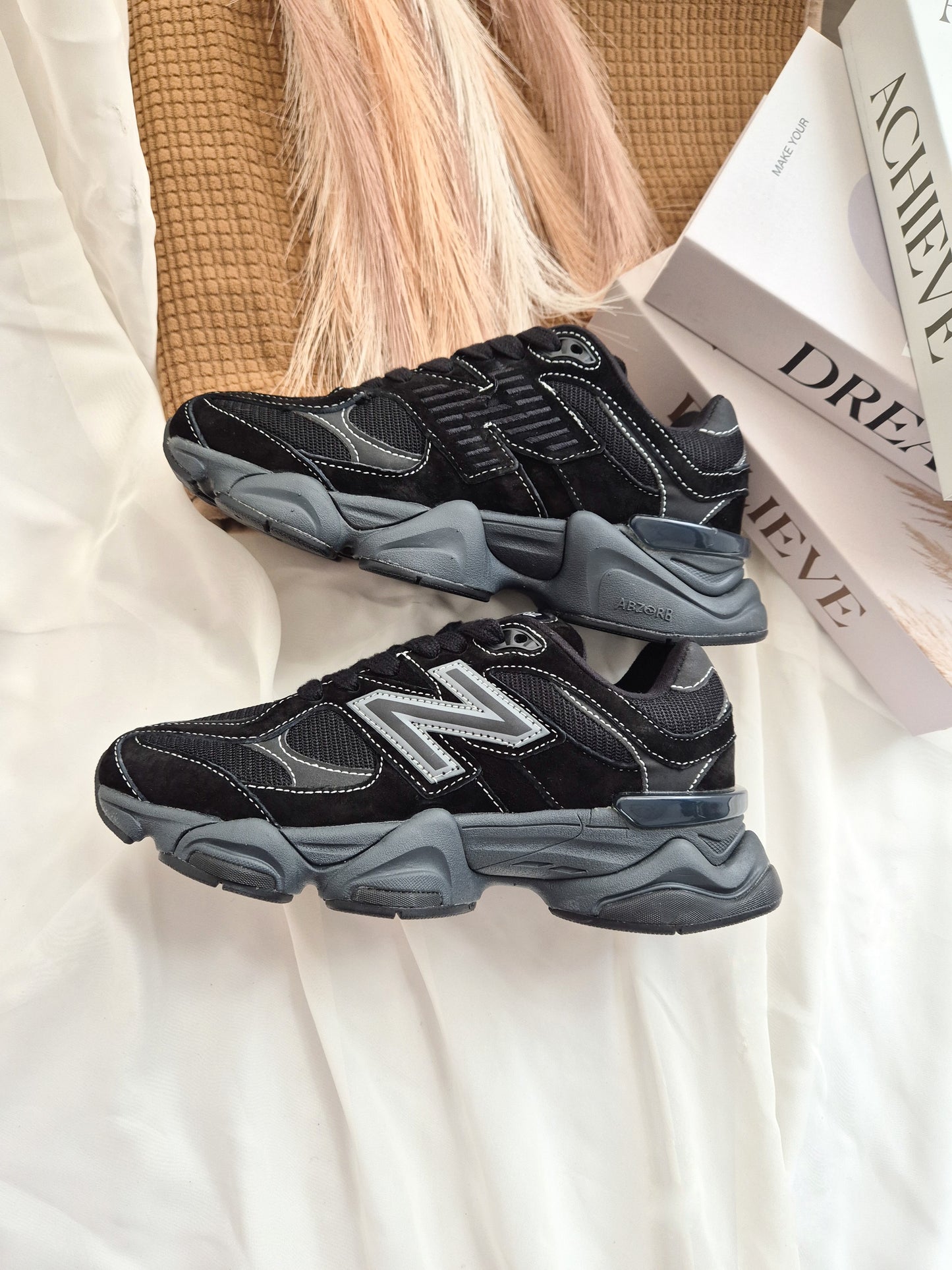 NB 9060 Black/w Aura