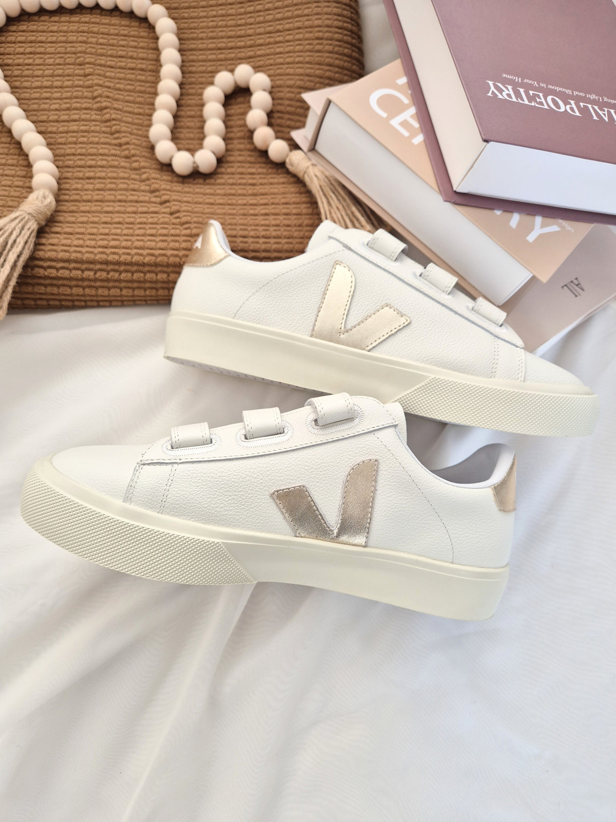 Veja Lether White/Gold