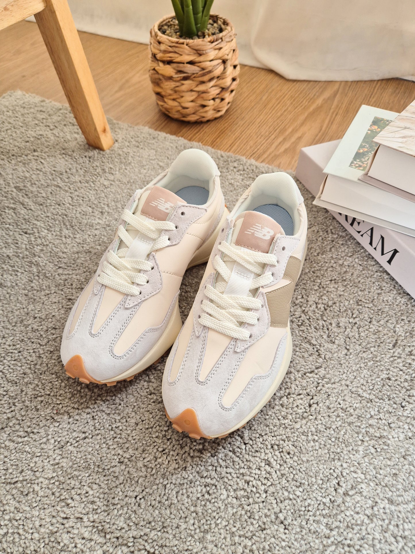 NB 327 Beige Retro