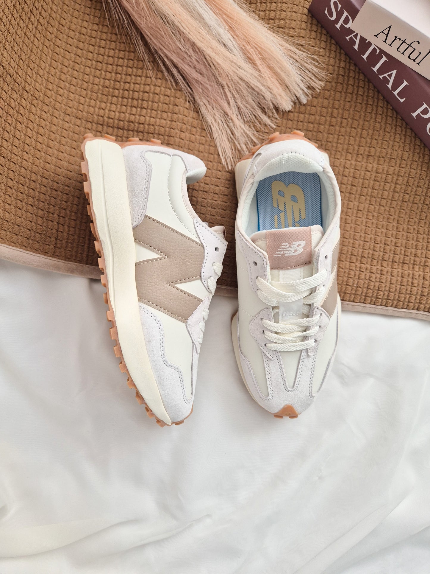 NB 327 Beige Retro