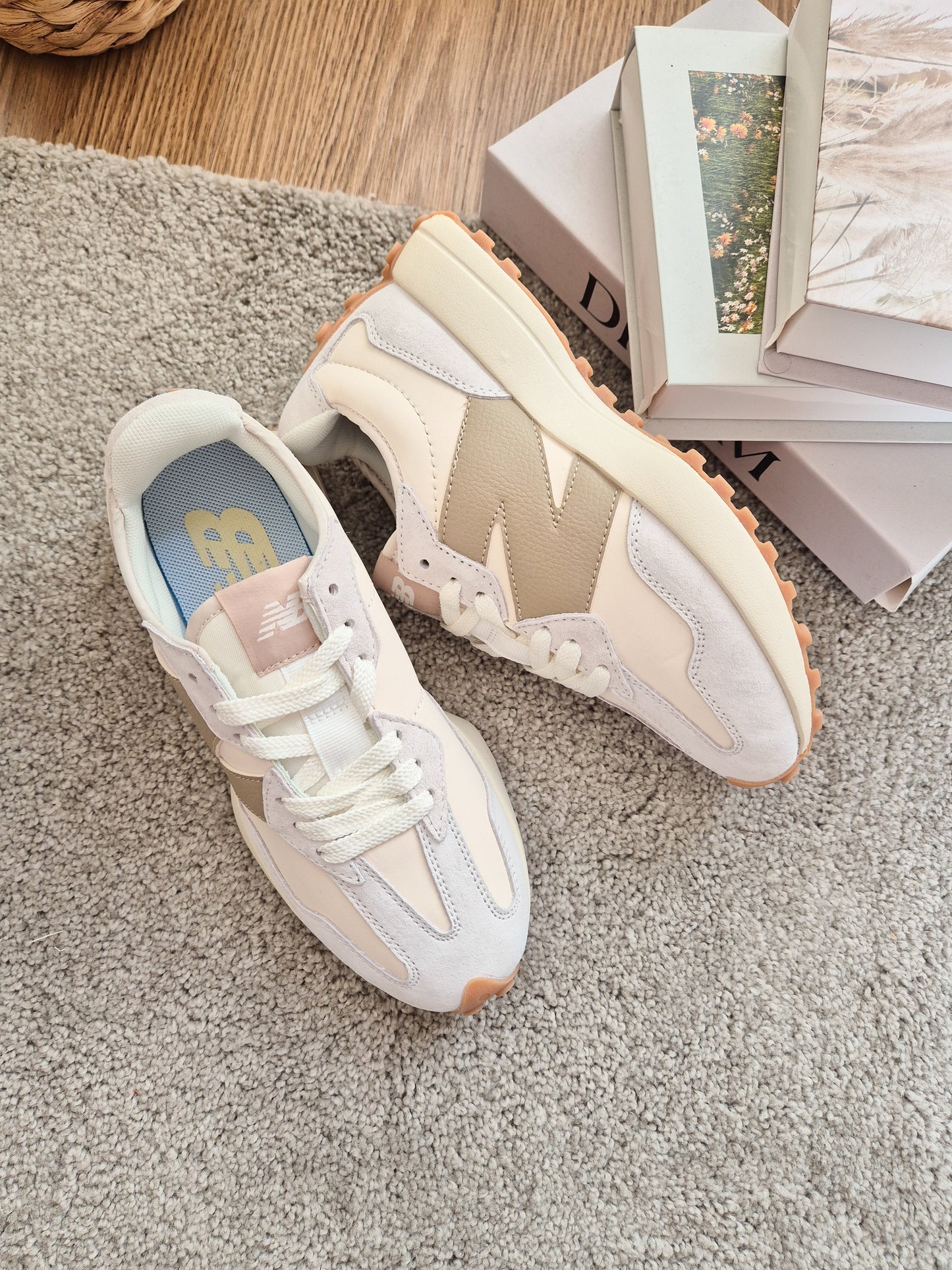 NB 327 Beige Retro