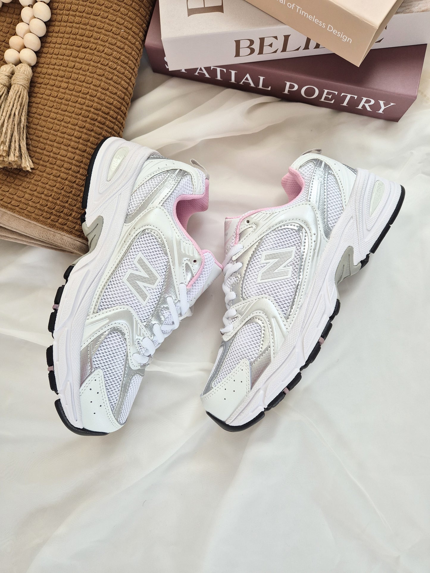 530 Soft Pink/white