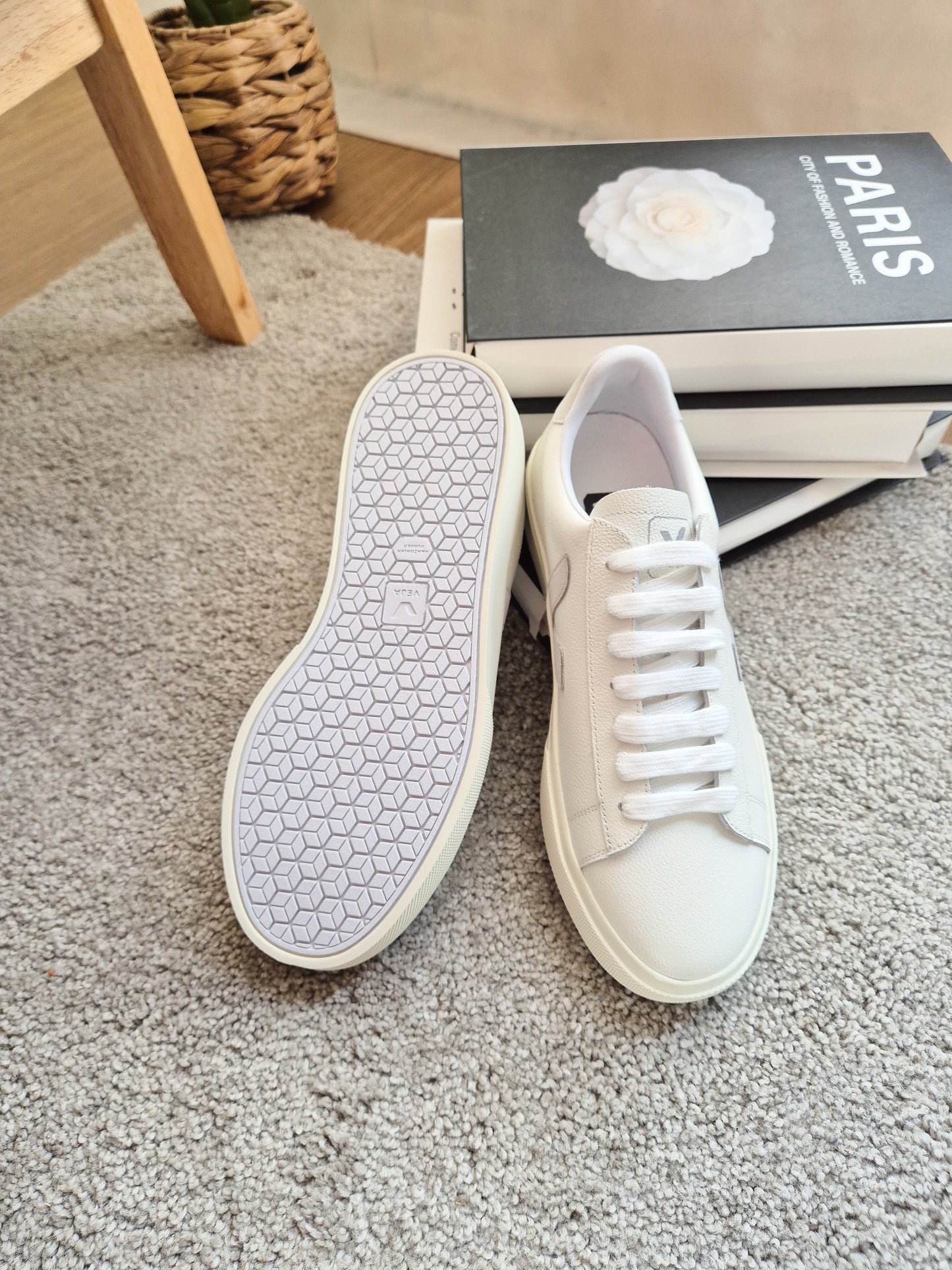 Veja Leather White