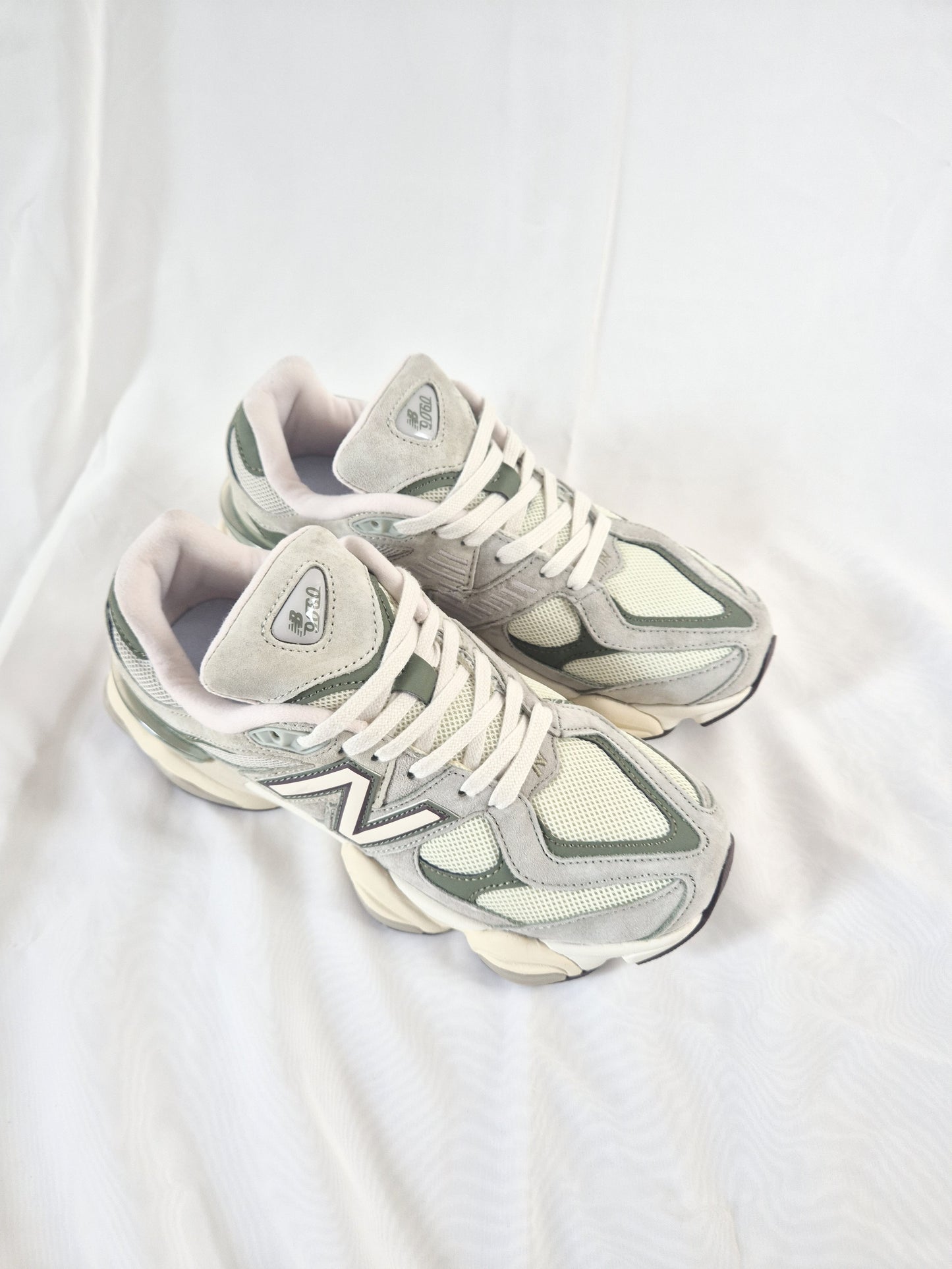 9060 Mid Green Olive