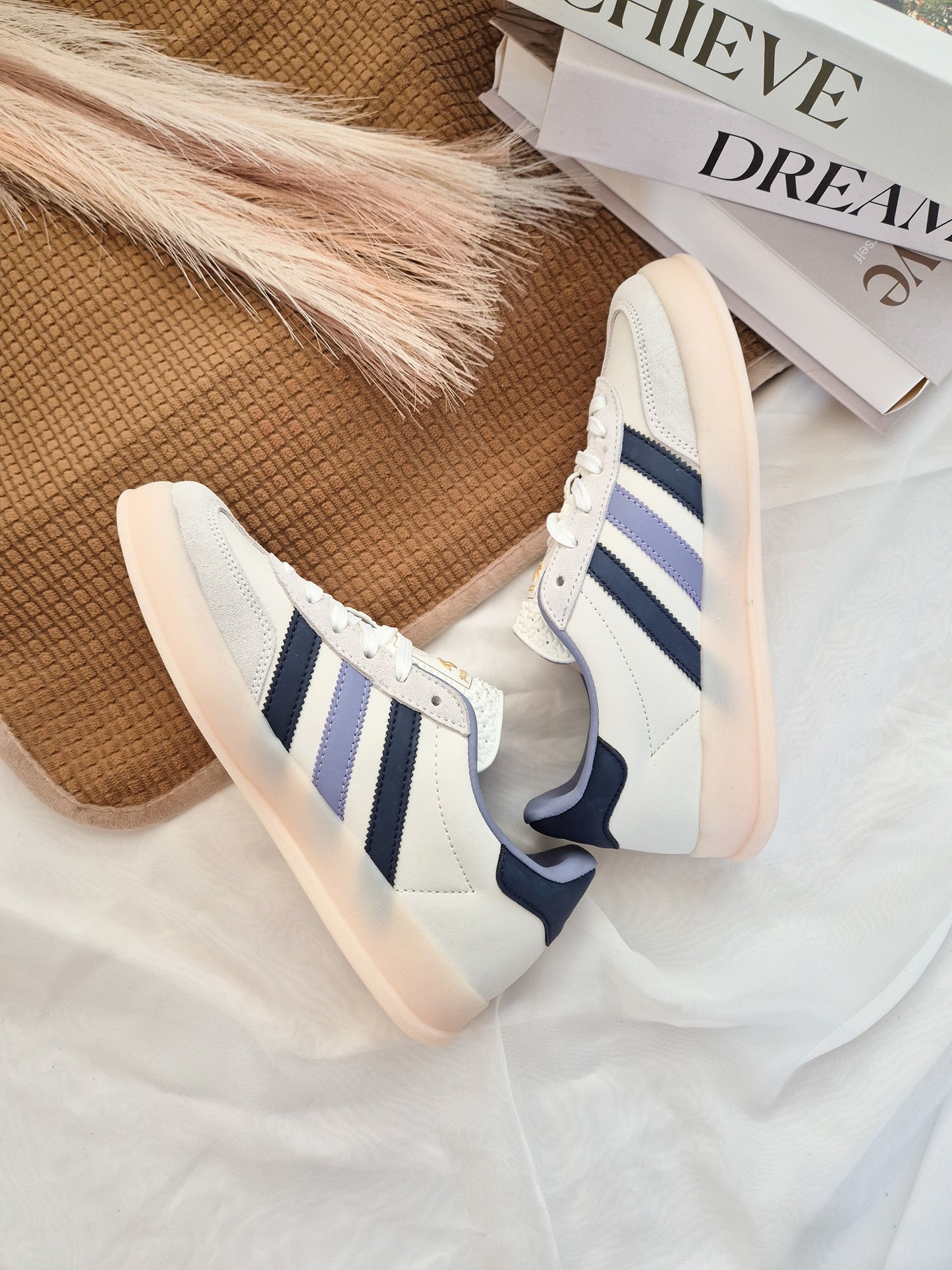 Gazelle Indoor White Preloved Ink