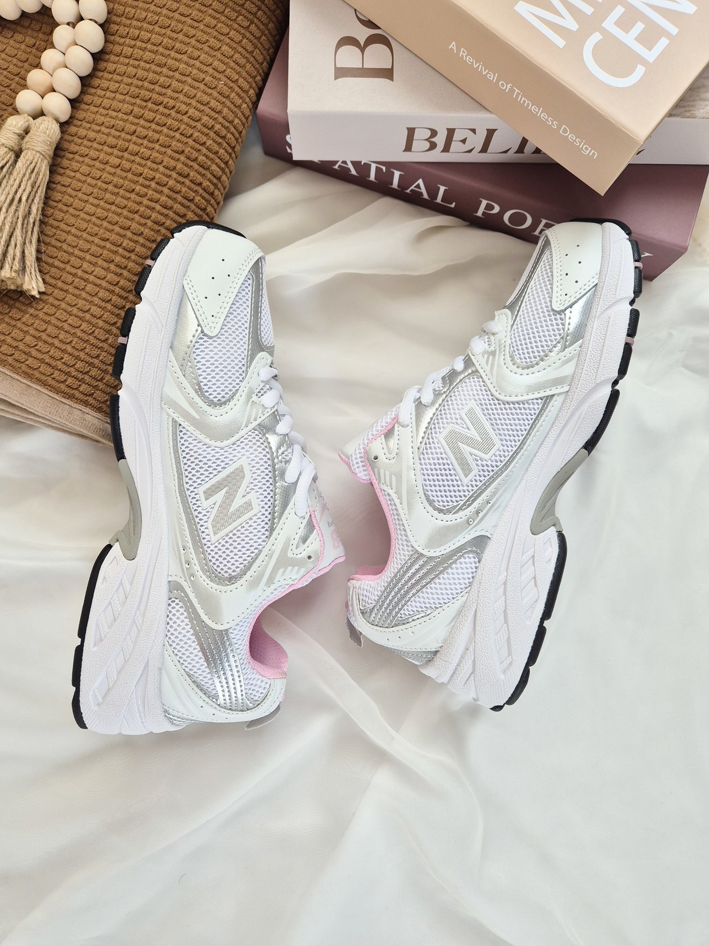530 Soft Pink/white