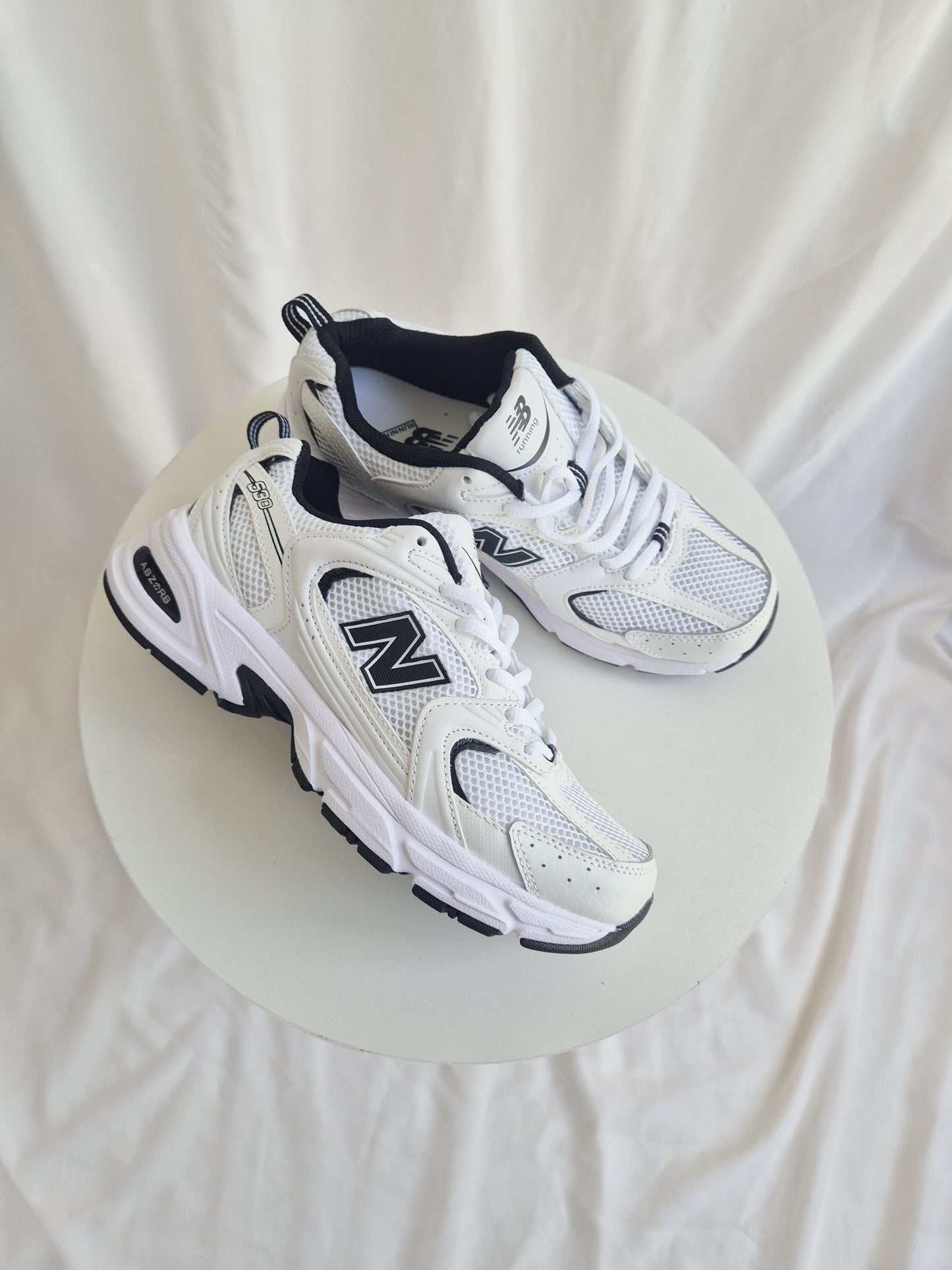 530 white black (unisex)