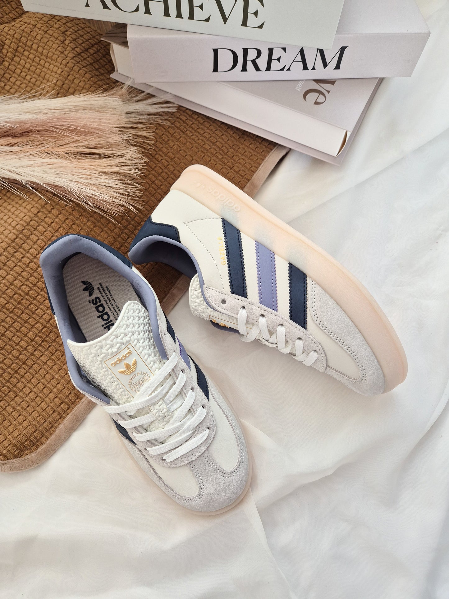 Gazelle Indoor White Preloved Ink