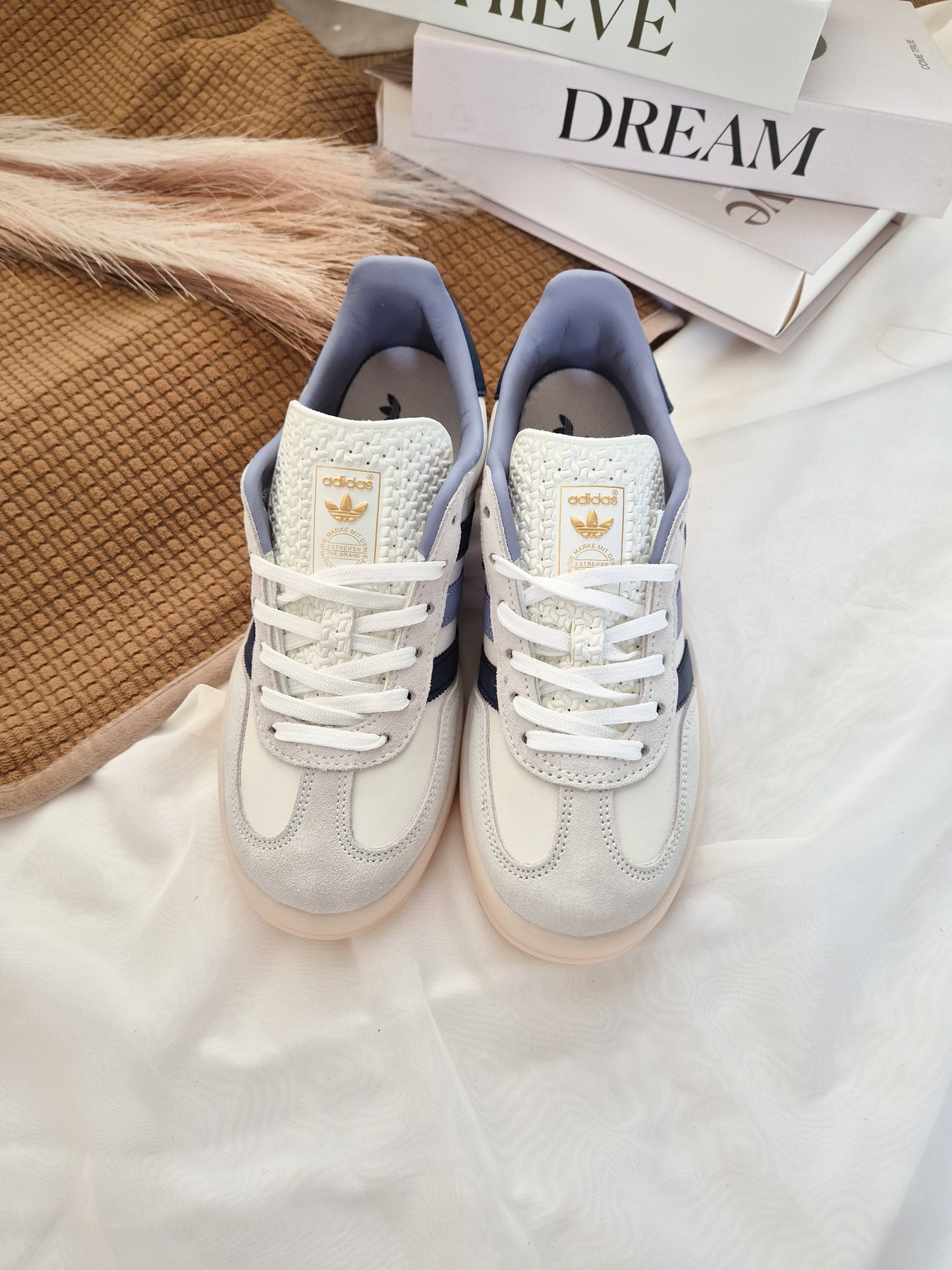 Gazelle Indoor White Preloved Ink