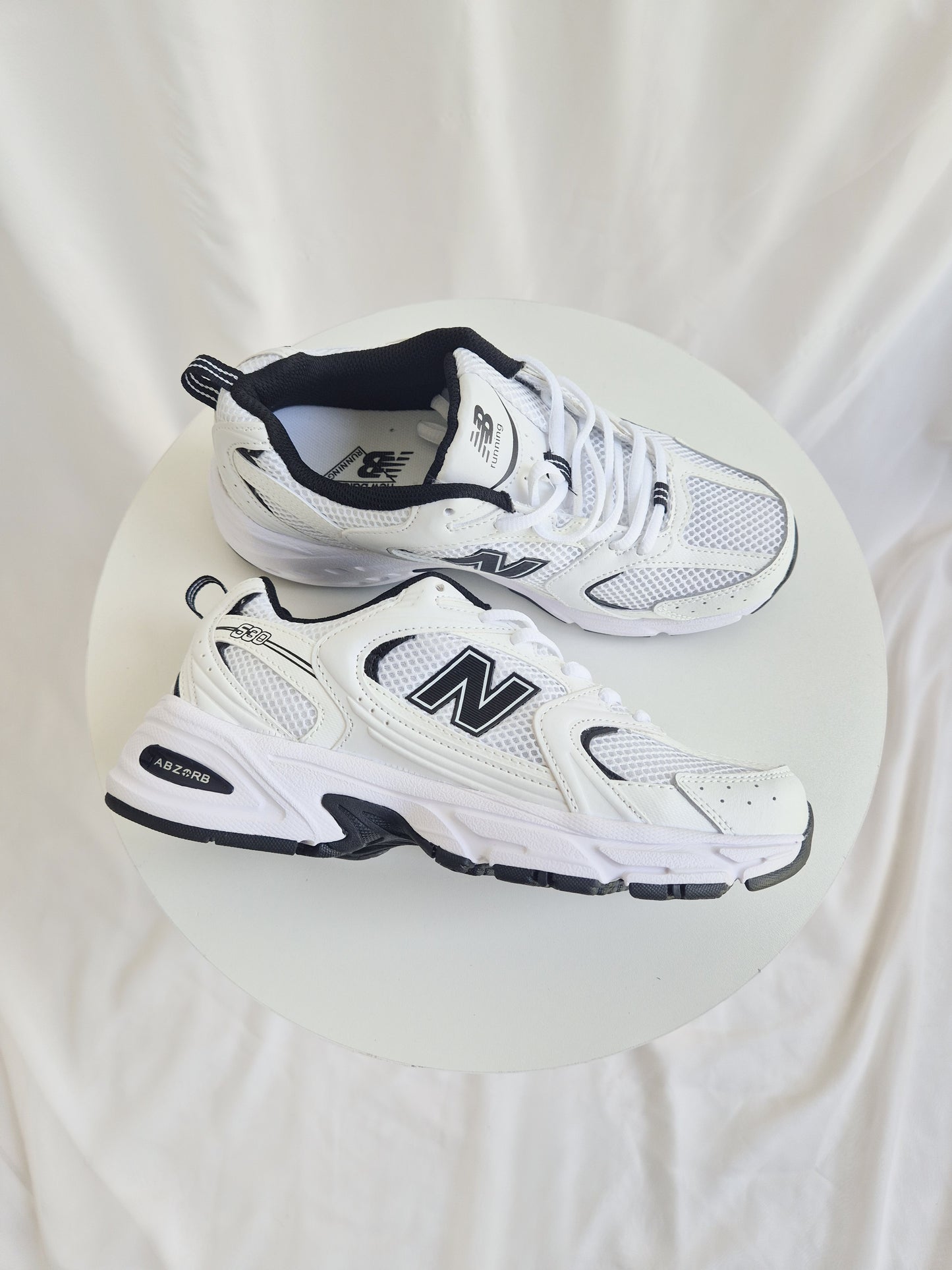 530 white black (unisex)