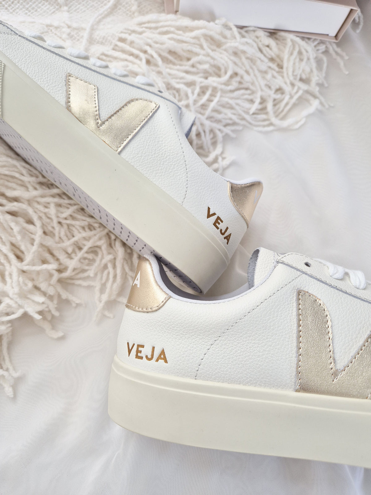 Veja Campo White matcha