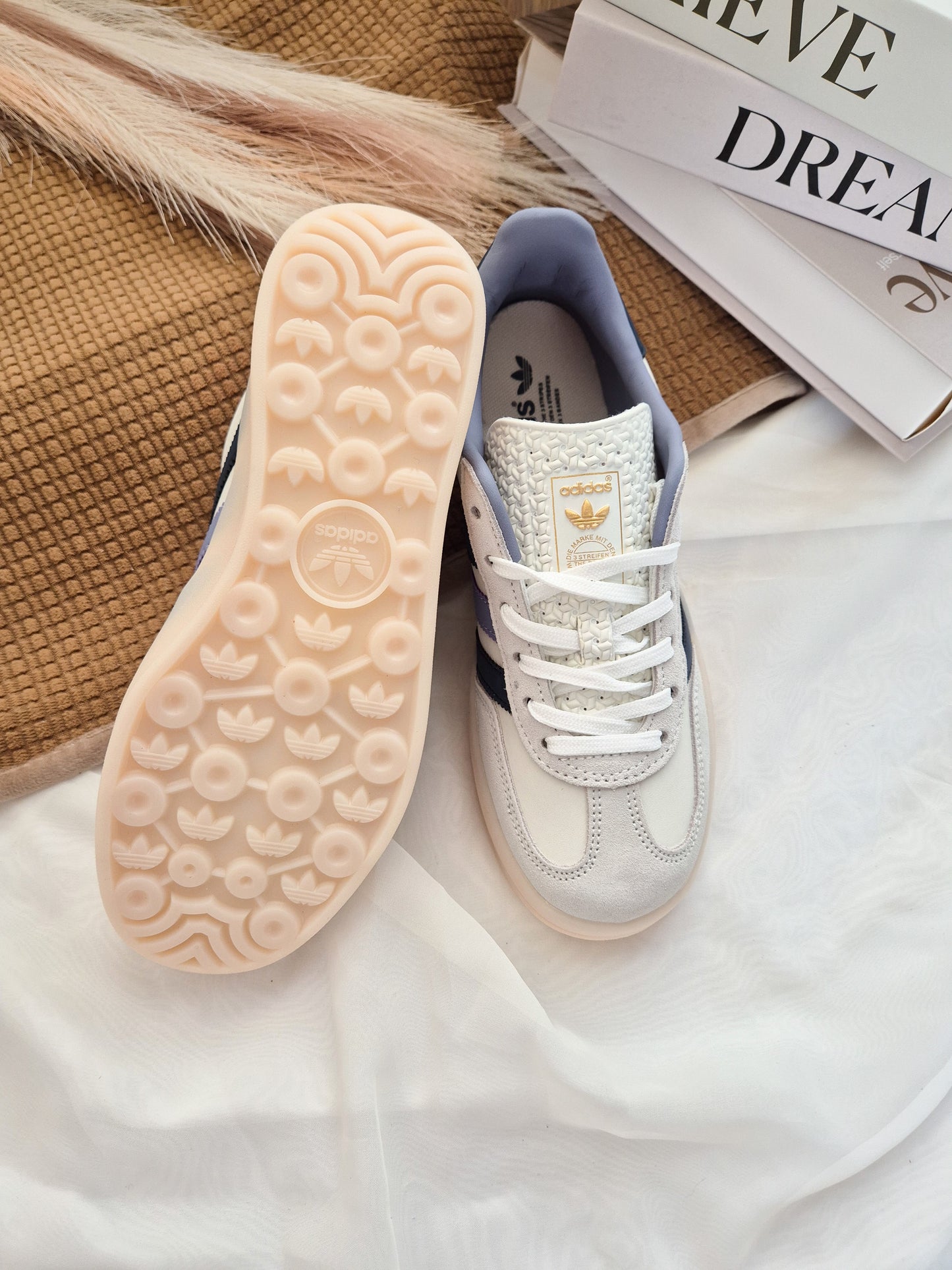 Gazelle Indoor White Preloved Ink