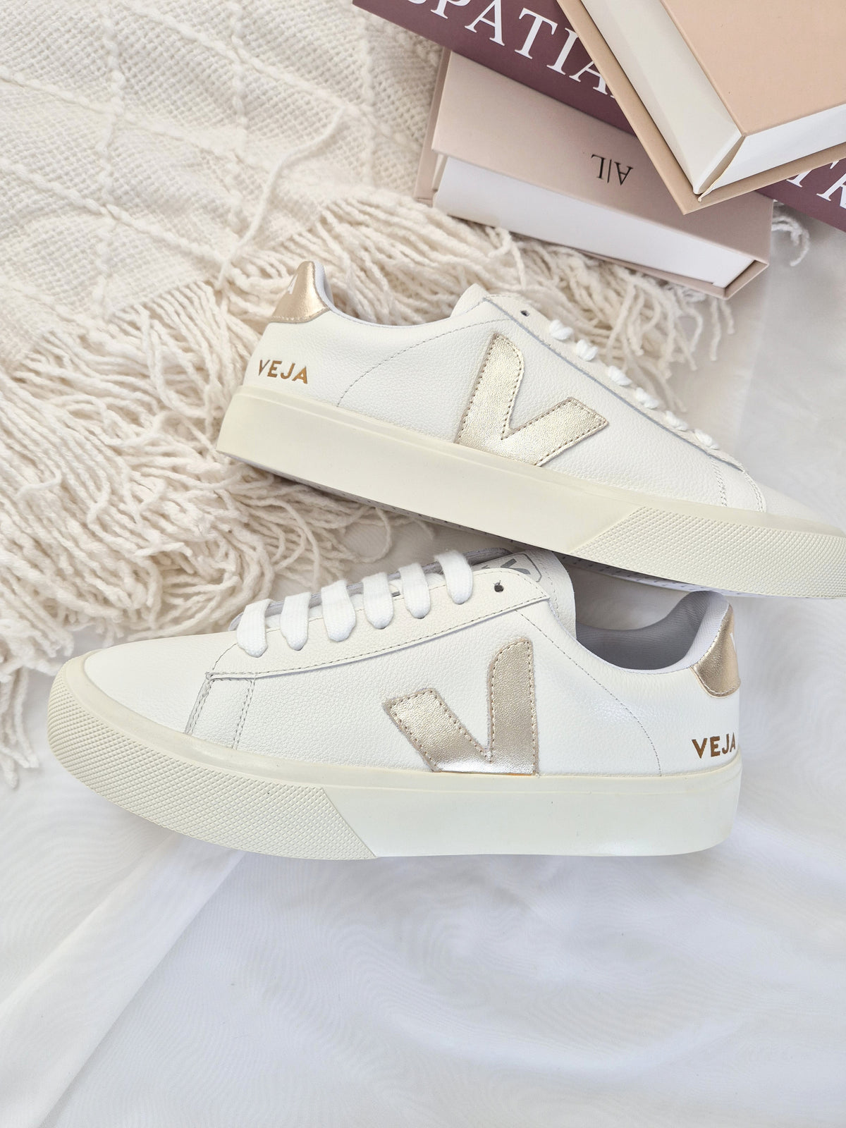 Veja Campo White matcha