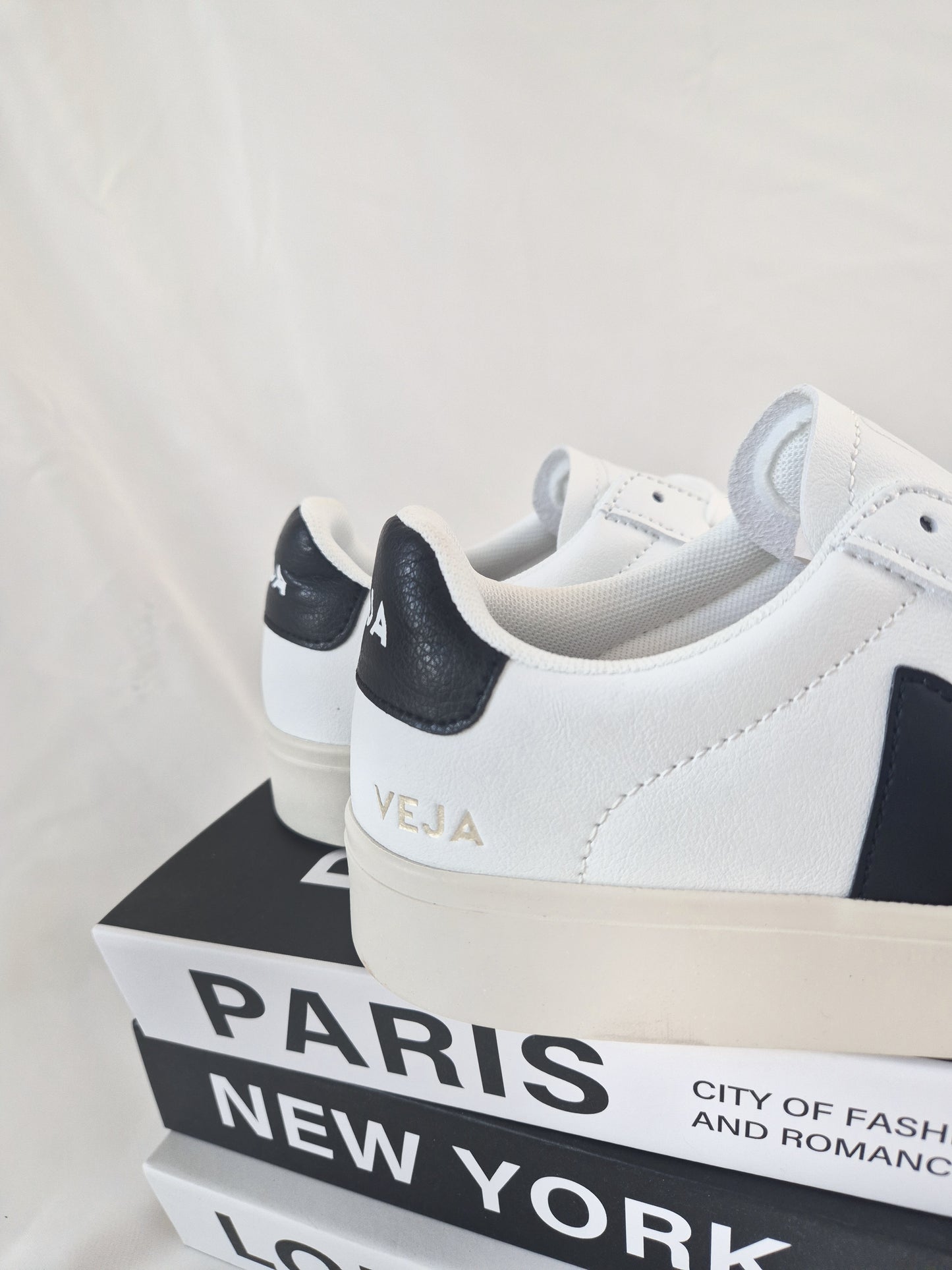Veja Esplar Black