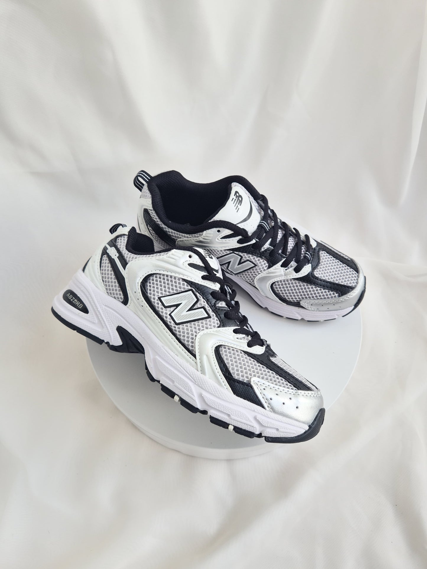 530 Trainers Black/White