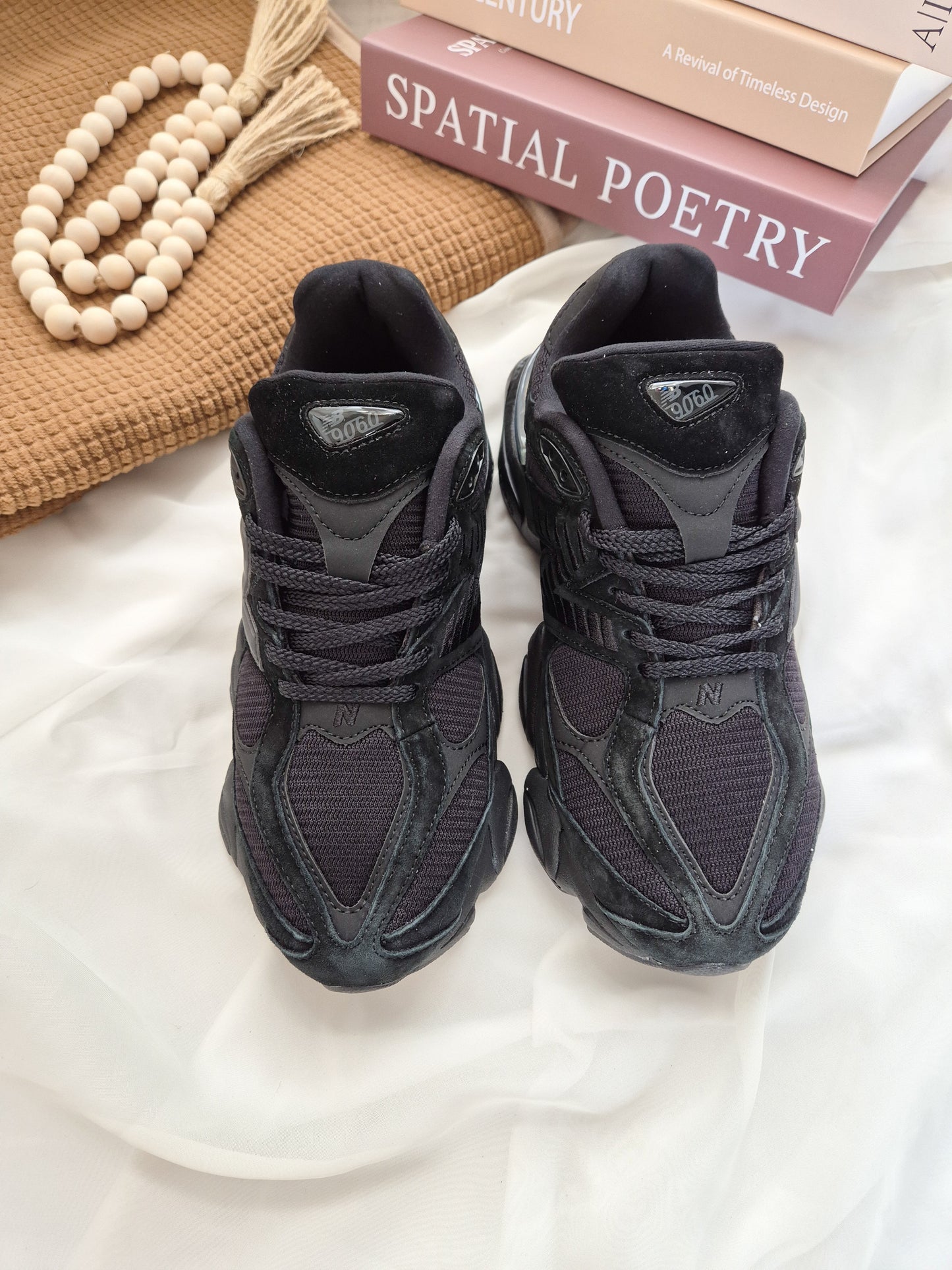 9060 lifestyle black
