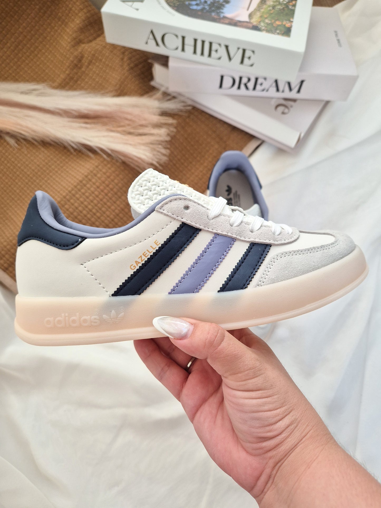 Gazelle Indoor White Preloved Ink