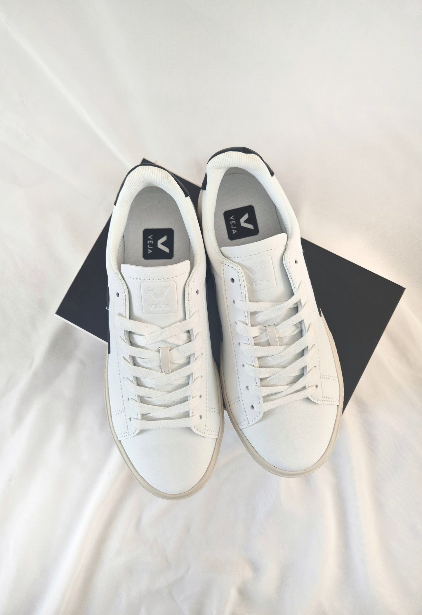 Veja Esplar Black