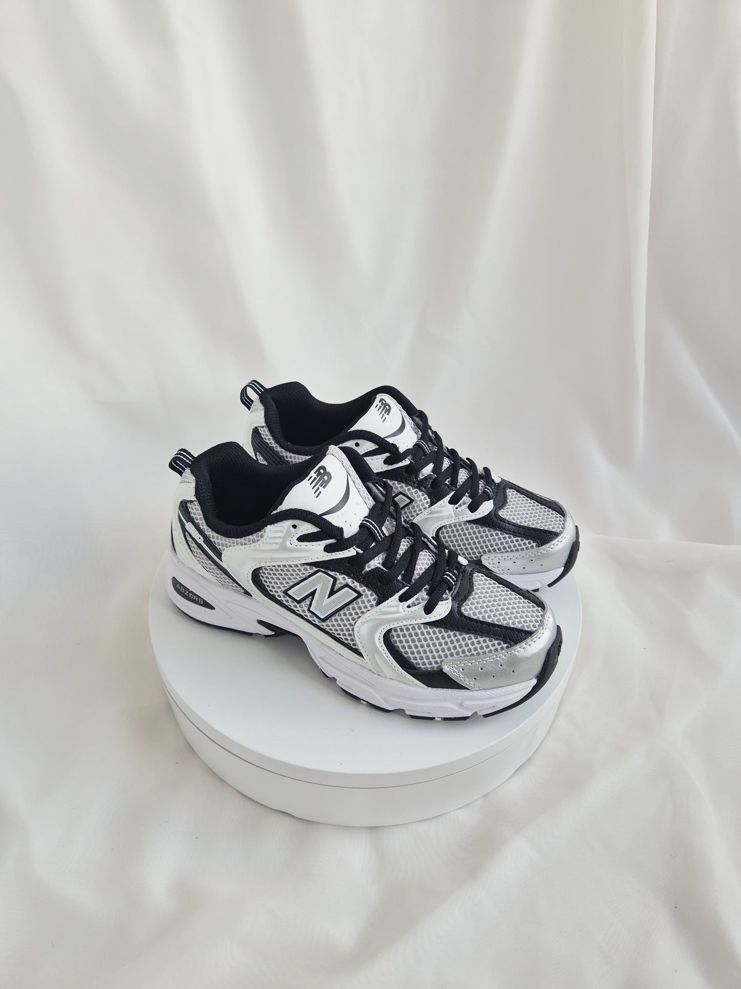 530 Trainers Black/White