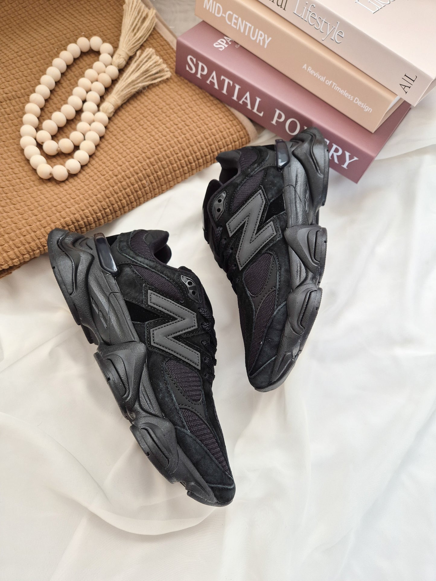 9060 lifestyle black