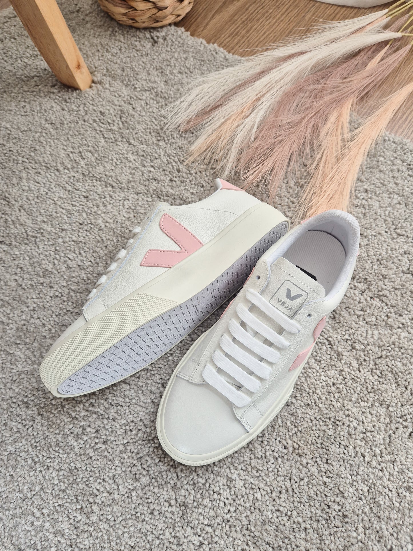 Veja White/ Soft Pink