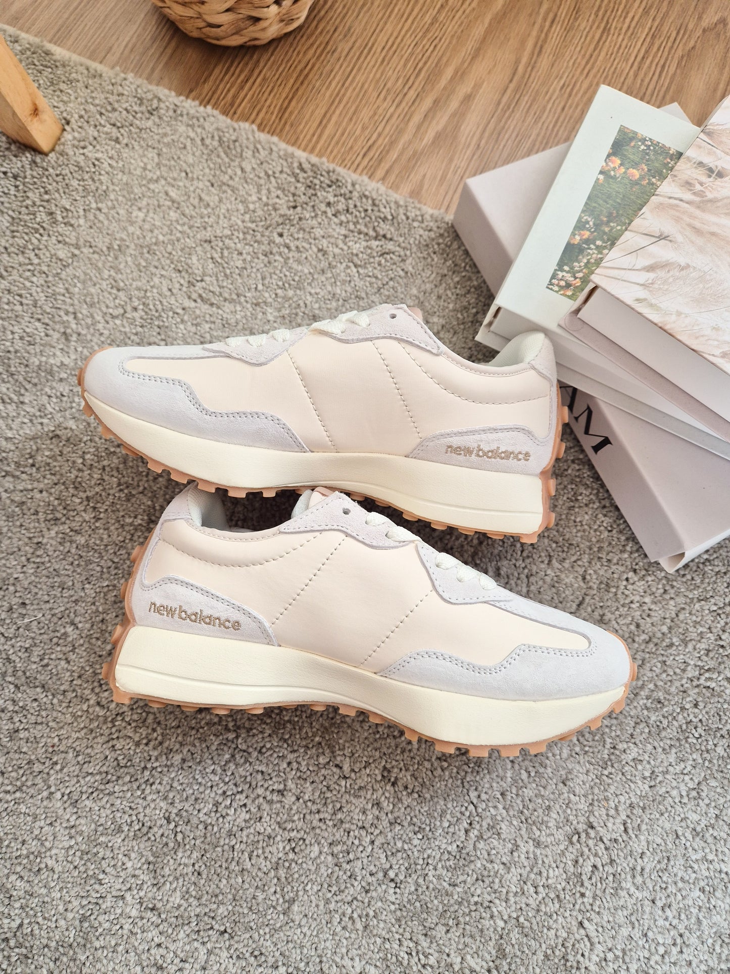 NB 327 Beige Retro