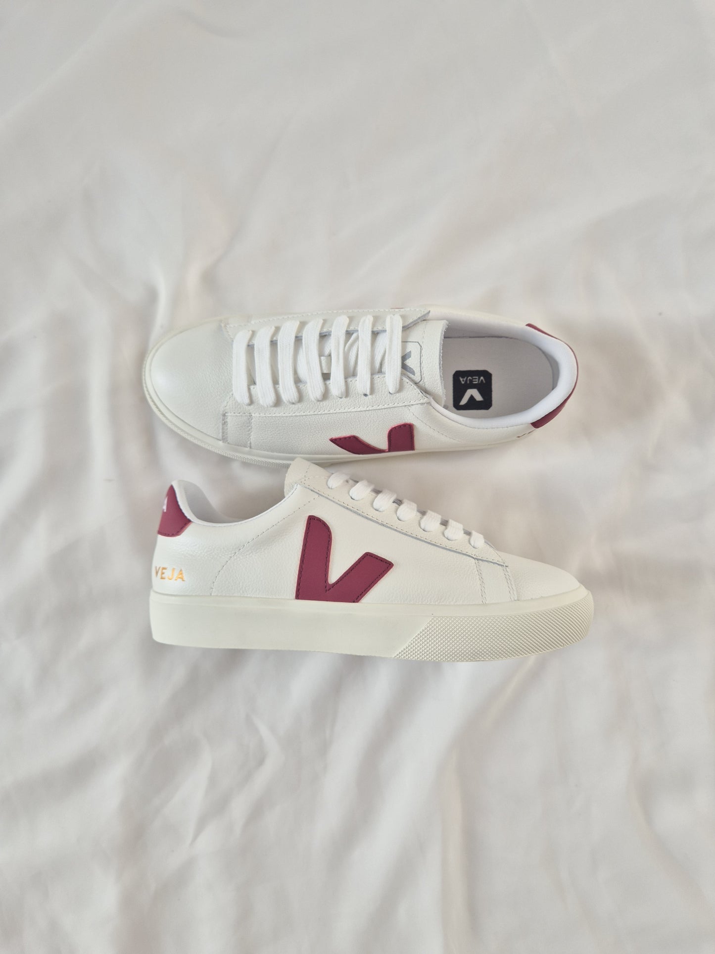 Veja Mid Red