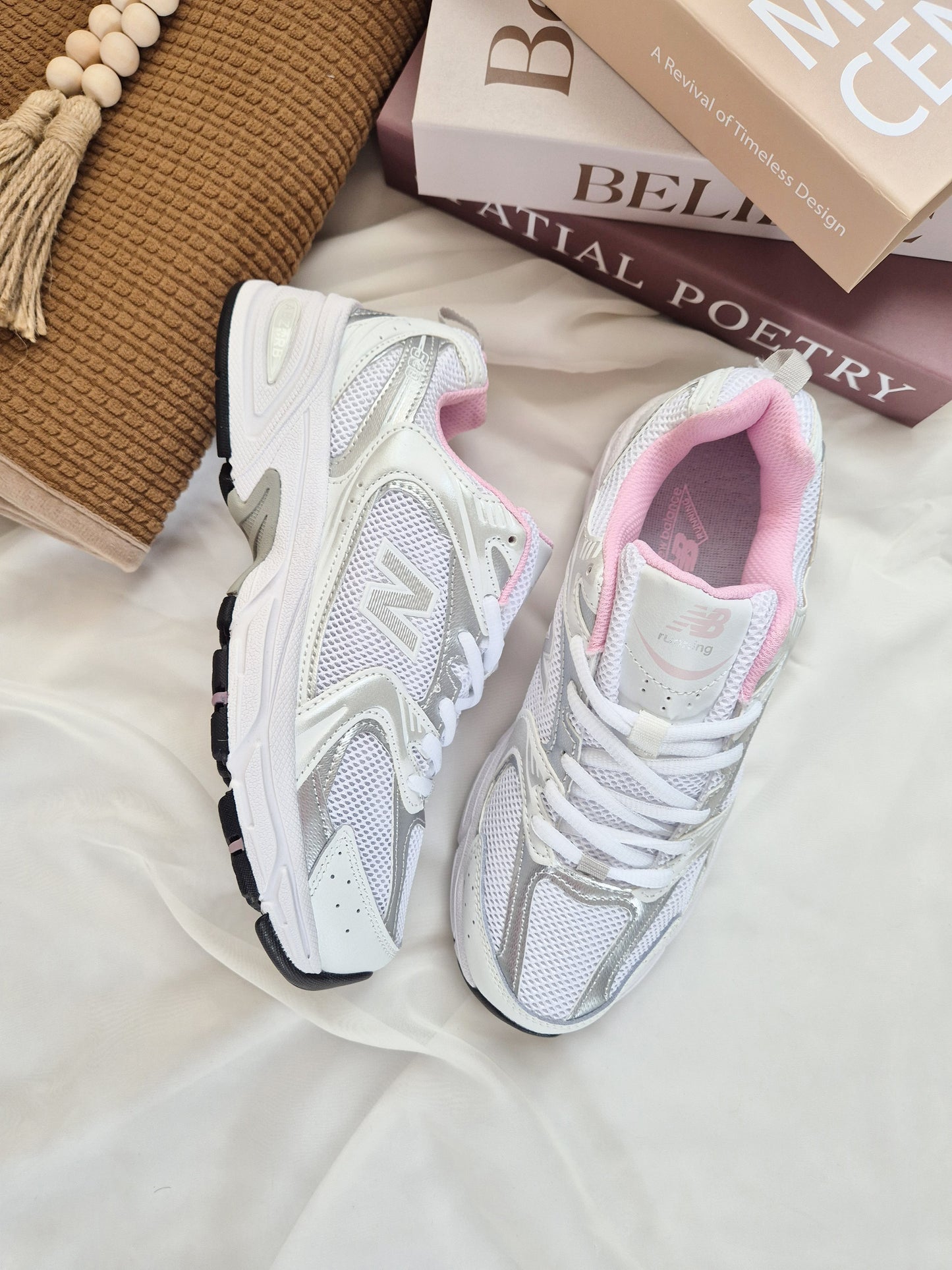 530 Soft Pink/white