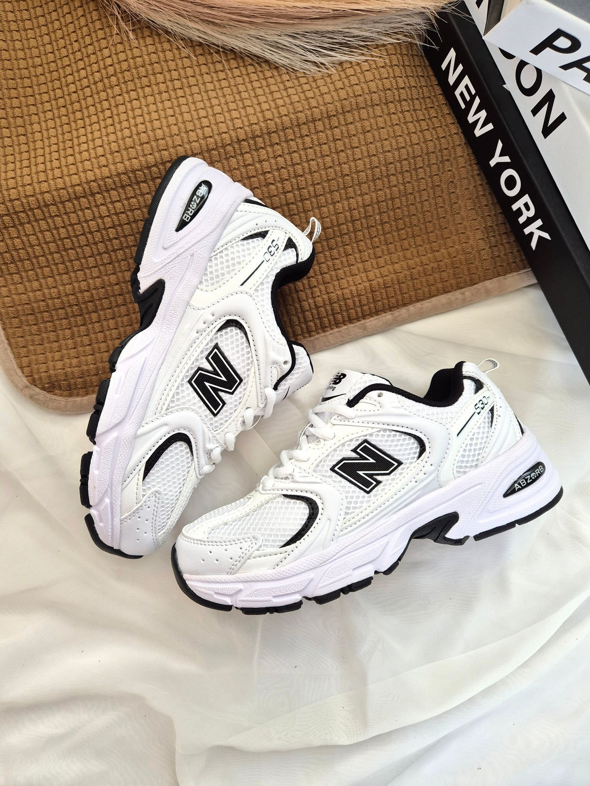 530 white black (unisex)